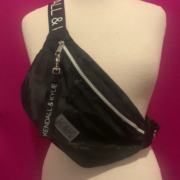 Kylie and Kendall black Crossbody or waist pack pink inside adjustable strap - Picture 2 of 6